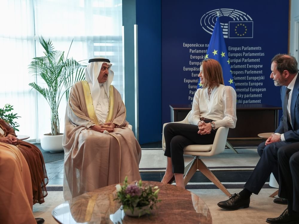 صقر غباش يبحث مع روبرتا ميتسولا تعزيز الحوار البرلماني الإماراتي الأوروبي وتداعيات الأوضاع في الشرق الأوسط 1 صقر غباش يبحث مع روبرتا ميتسولا تعزيز الحوار البرلماني الإماراتي الأوروبي وتداعيات الأوضاع في الشرق الأوسط