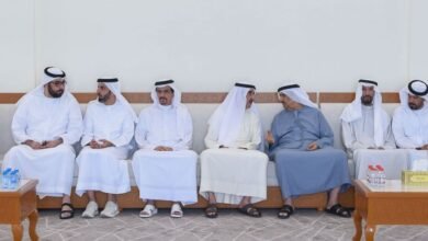 حاكم أم القيوين يقدم واجب العزاء بوفاة الشيخة عائشة بنت راشد بن علي المعلا