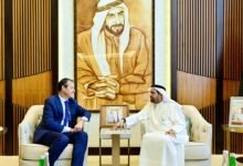 علي النعيمي يلتقي سفير المملكة المتحدة لدى الدولة