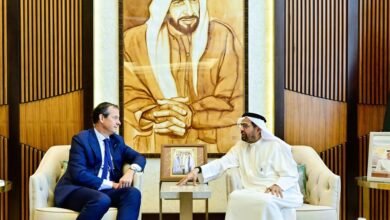 علي النعيمي يلتقي سفير المملكة المتحدة لدى الدولة