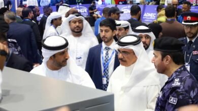 وزير الداخلية البحريني يزور جناح تسليح في معرض "آيسنار 2026"