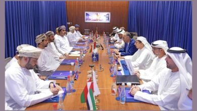موانئ دبي العالمية تستعرض مع وفد عماني مستجدات التقدم المُحرَز في مشروع المنطقة الاقتصادية الخاصة بالروضة