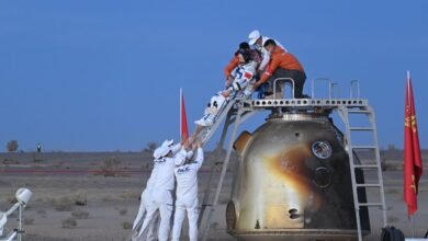 هبوط كبسولة العودة لمركبة الفضاء الصينية "شنتشو-22" وعلى متنها 3 رواد 3 هبوط كبسولة العودة لمركبة الفضاء الصينية "شنتشو-22" وعلى متنها 3 رواد