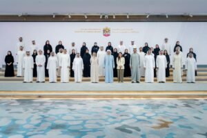 أمام عبدالله بن زايد دفعة من الدبلوماسيين الجدد تؤدي اليمين القانونية