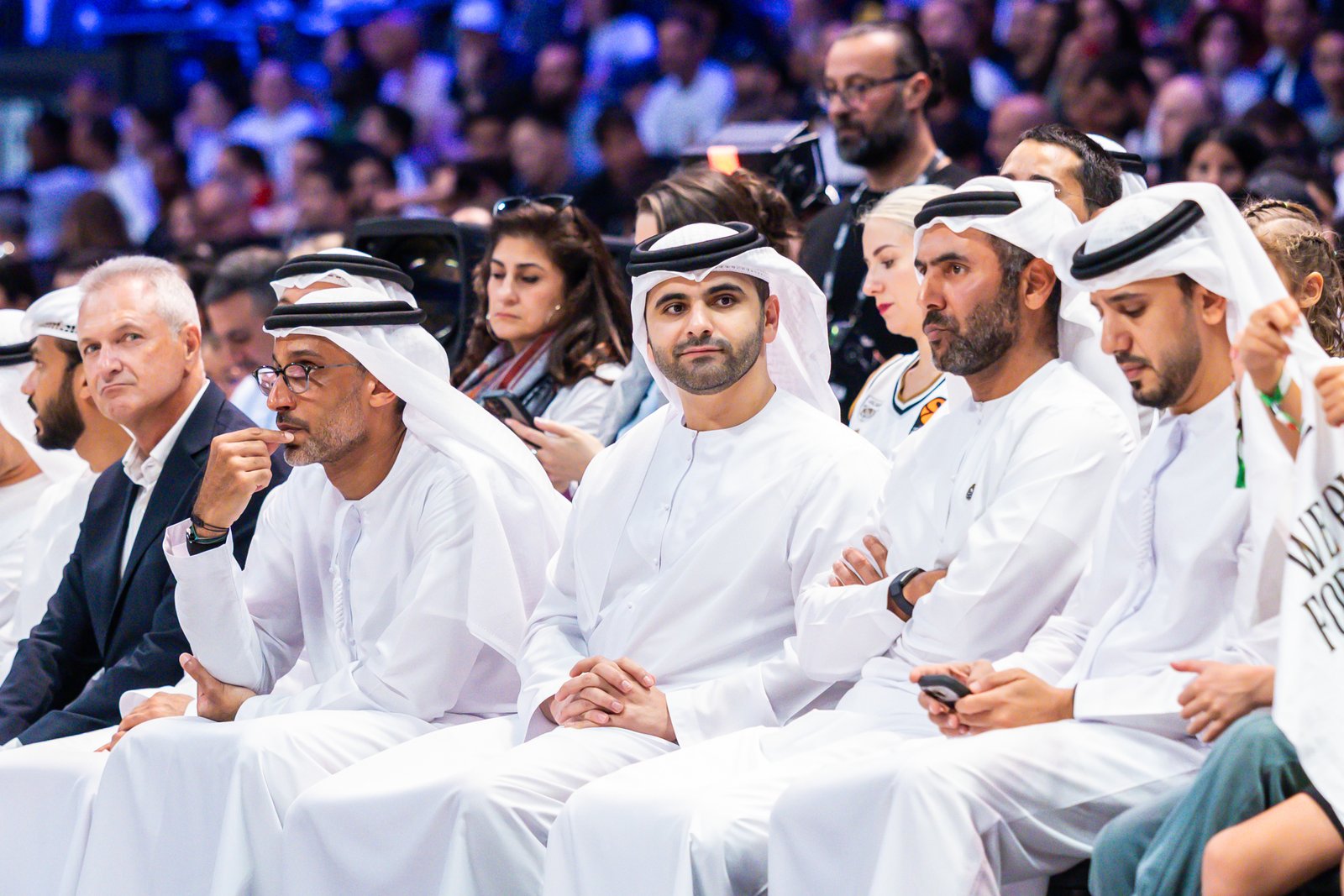 منصور بن محمد يشهد جانبًا من مباراة نهائي الدوري الأدرِياتيكي لكرة السلة 1 منصور بن محمد