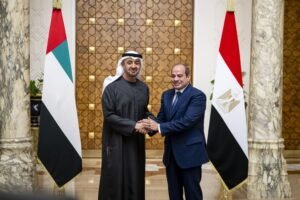 خلال زيارة أخوية إلى مصر.. رئيس الدولة يبحث مع الرئيس المصري علاقات البلدين والتطورات الإقليمية