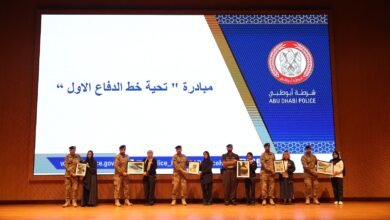شرطة أبوظبي تحتفي بطلبة مبادرة "تحية خط الدفاع الأول" وتغرس قيم الولاء والانتماء 3 شرطة أبوظبي تحتفي بطلبة مبادرة "تحية خط الدفاع الأول" وتغرس قيم الولاء والانتماء