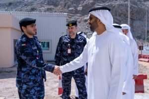 أحمد بن سعود يتفقد سير العمل في منفذ الدارة الحدودي برأس الخيمة