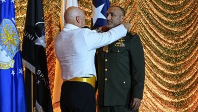 منحته وساماً تقديراً لإسهاماته.. قيادة العمليات الخاصة الأميركية تكرّم اللواء الركن مسلم الراشدي 2 منحته وساماً
