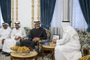 خالد بن محمد بن زايد يُقدِّم واجب العزاء في وفاة فاطمة هلال راشد المزروعي 3 خالد بن محمد بن زايد يُقدِّم واجب العزاء في وفاة فاطمة هلال راشد المزروعي