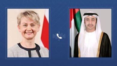 عبدالله بن زايد يتلقى اتصالا هاتفيا من وزيرة خارجية بريطانيا