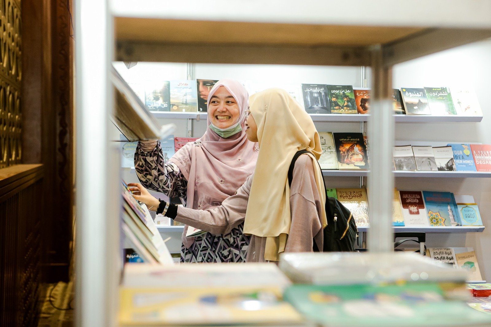«منصة للتوزيع» تحمل الكتاب الإماراتي إلى كوالالمبور بمشاركة 79 دار نشر و4,100 كتاب 1 منصة للتوزيع