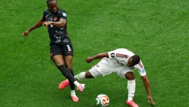 لاعب قطر يتسبب في إصابة خطيرة لنجم كندا 3 لاعب قطر يتسبب في إصابة خطيرة لنجم كندا