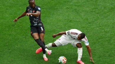 الفيفا يعلن إيقاف نجم قطر 5 مباريات 2 عاصم ماديبو