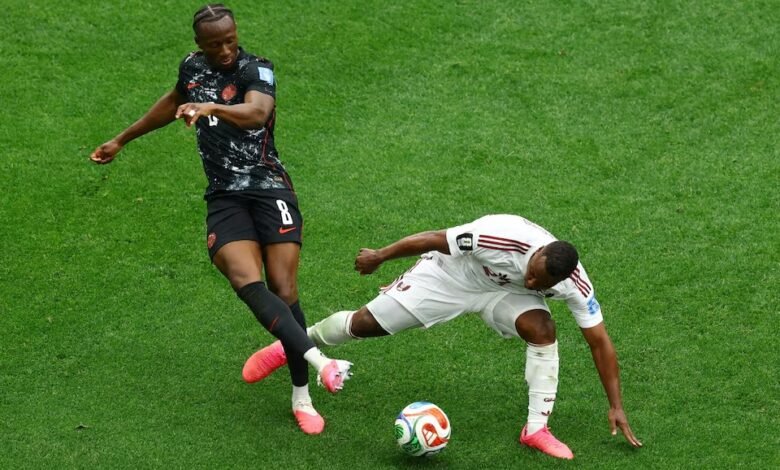 الفيفا يعلن إيقاف نجم قطر 5 مباريات 10 عاصم ماديبو