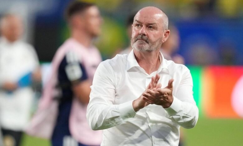 كلارك يستقيل من تدريب اسكتلندا بعد توديع كأس العالم