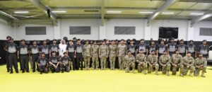 قائد عام شرطة أبوظبي يطّلع على منظومة العمل المروري في المناطق الخارجية
