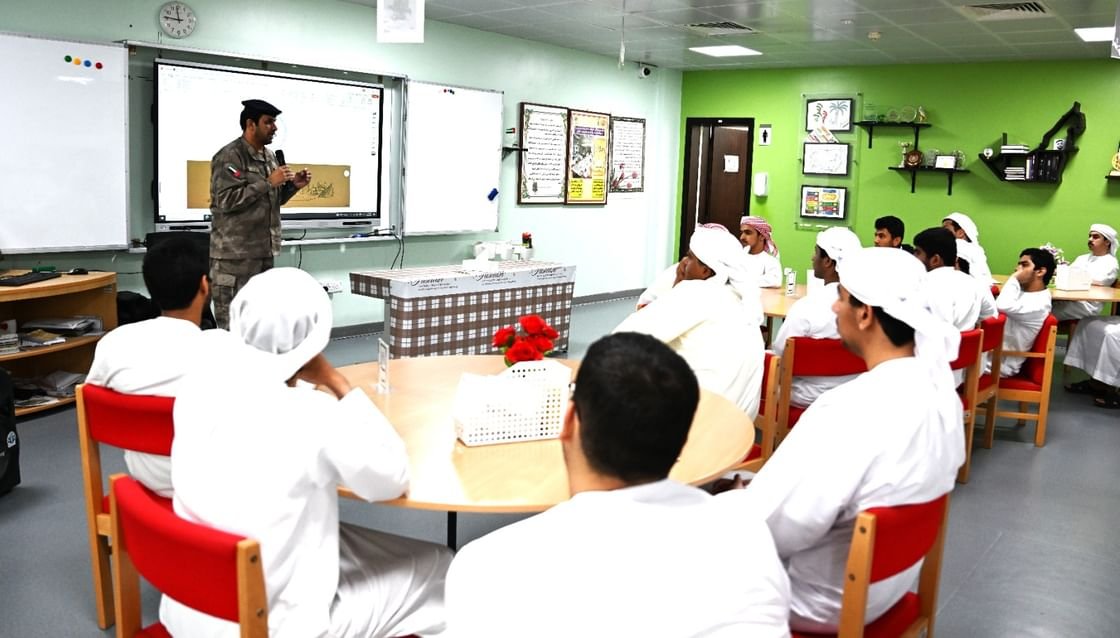 شرطة أبوظبي تعزز وعي الطلبة بمخاطر الجرائم الرقمية 1 شرطة أبوظبي تعزز وعي الطلبة بمخاطر الجرائم الرقمية