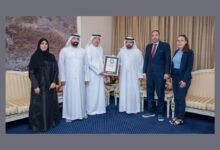 محمد الشرقي يلتقي فريق "أكاديمية الفجيرة للفنون الجميلة" الحاصل على غينيس