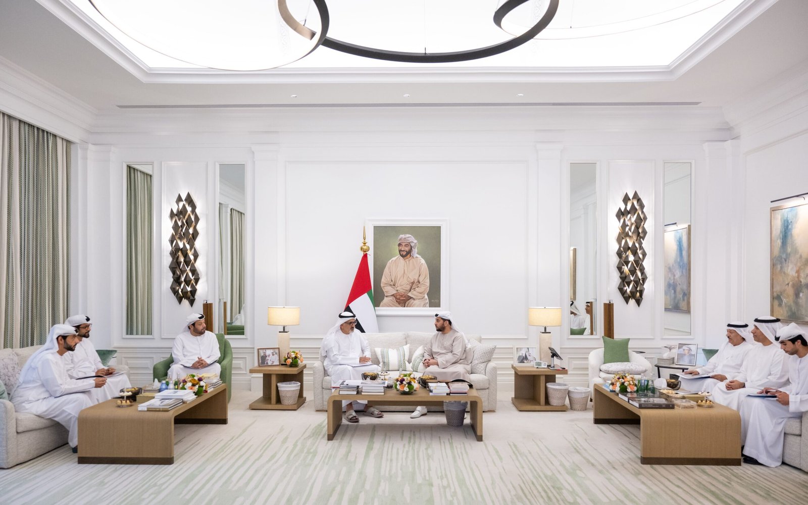 حمدان بن زايد يطلع على خطط تطوير الرياضة في الظفرة 1 حمدان بن زايد يطلع على خطط تطوير الرياضة في الظفرة