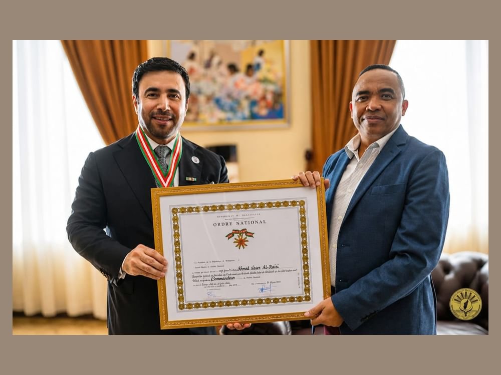 رئيس مدغشقر يمنح اللواء الدكتور أحمد ناصر الريسي وسام الضابط الأكبر تقديراً لجهوده 1 رئيس مدغشقر يمنح اللواء الدكتور أحمد ناصر الريسي وسام الضابط الأكبر تقديراً لجهوده