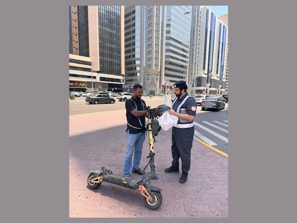 شرطة أبوظبي توعي مستخدمي الدراجات الكهربائية والهوائية 1 شرطة أبوظبي توعي مستخدمي الدراجات الكهربائية والهوائية