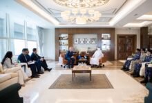 سيف بن زايد يلتقي قائد الشرطة في نيوزيلندا