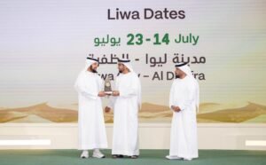«أبوظبي للتراث» تكرم شركاء نجاح ليوا للرطب بدورته الـ22 2 «أبوظبي للتراث» تكرم شركاء نجاح ليوا للرطب بدورته الـ22