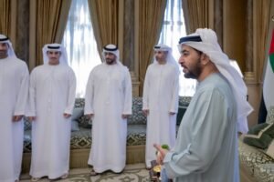 حمدان بن زايد يستقبل أوائل الثانوية العامة في منطقة الظفرة 2 حمدان بن زايد يستقبل أوائل الثانوية العامة في منطقة الظفرة