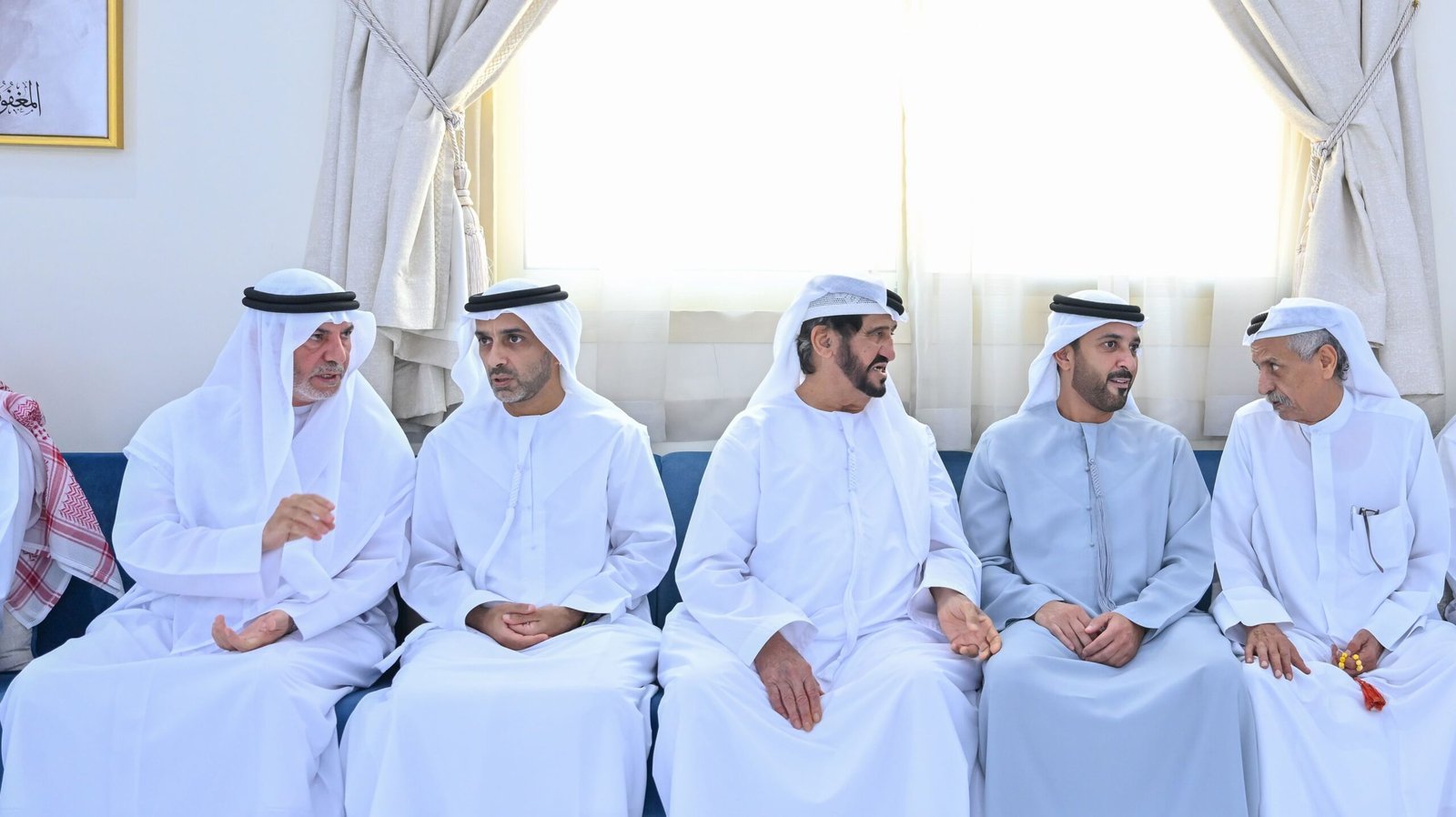 عمار بن حميد يقدم واجب العزاء في وفاة علي ماجد السويدي 1 عمار بن حميد