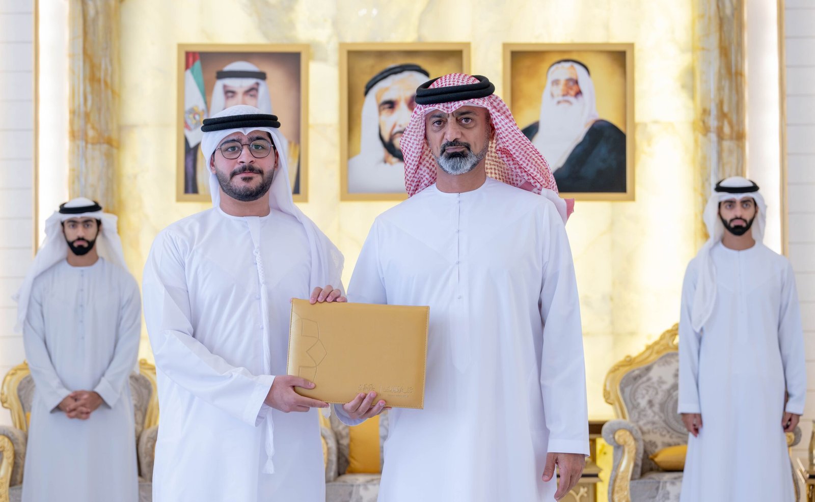 عمار بن حميد يستقبل أوائل الثانوية العامة في عجمان ويؤكد أن تفوقهم رصيد لمستقبل الوطن 1 عمار بن حميد