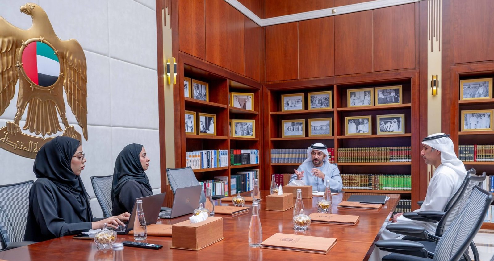 عبد العزيز بن حميد يطّلع على مستجدات مجموعة "عمل جذب واستقطاب الاستثمارات إلى عجمان" 1 عبد العزيز بن حميد