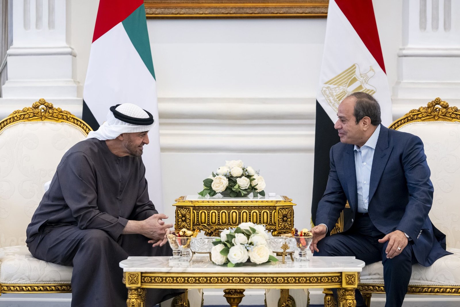 رئيس الدولة يصل العلمين في زيارة أخوية..وسموه والرئيس المصري يبحثان تعزيز علاقات التعاون بين البلدين 1 رئيس الدولة