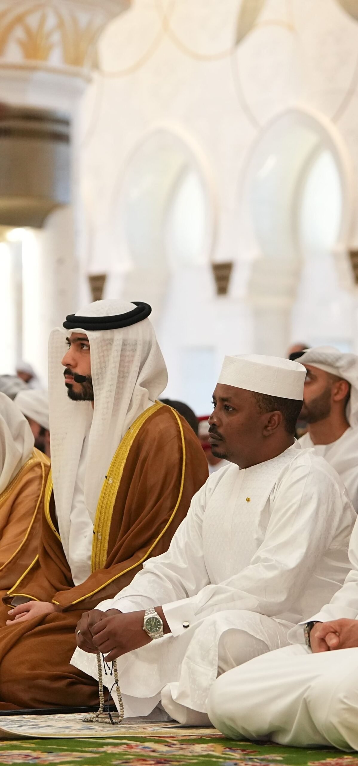 رئيس جمهورية تشاد يؤدي صلاة الجمعة في جامع الشيخ زايد الكبير 1 رئيس جمهورية تشاد