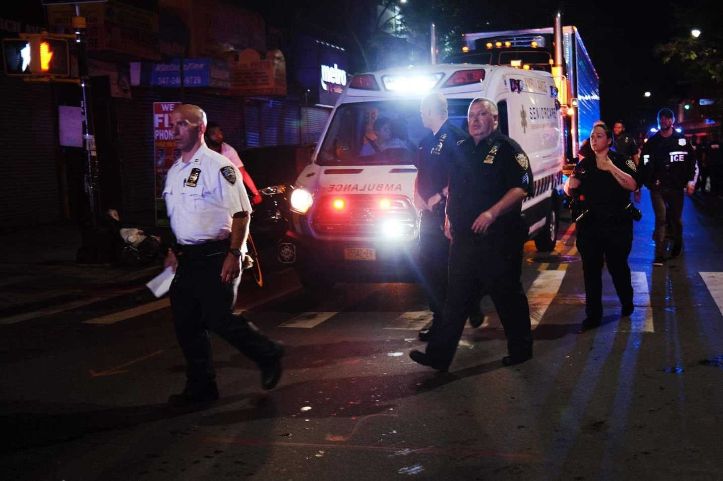 إصابة 8 أشخاص في حادث إطلاق نار بنيويورك 1 أشخاص