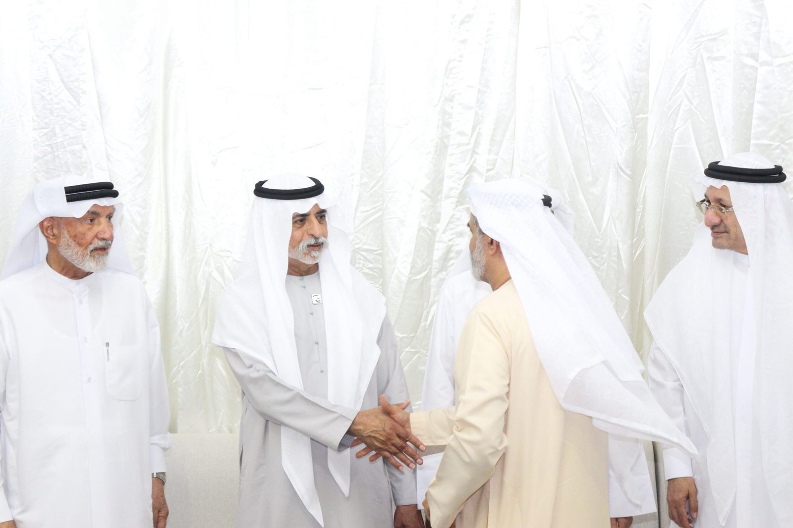 نهيان بن مبارك يعزي في وفاة عارف علي العويد المهيري 1 نهيان بن مبارك