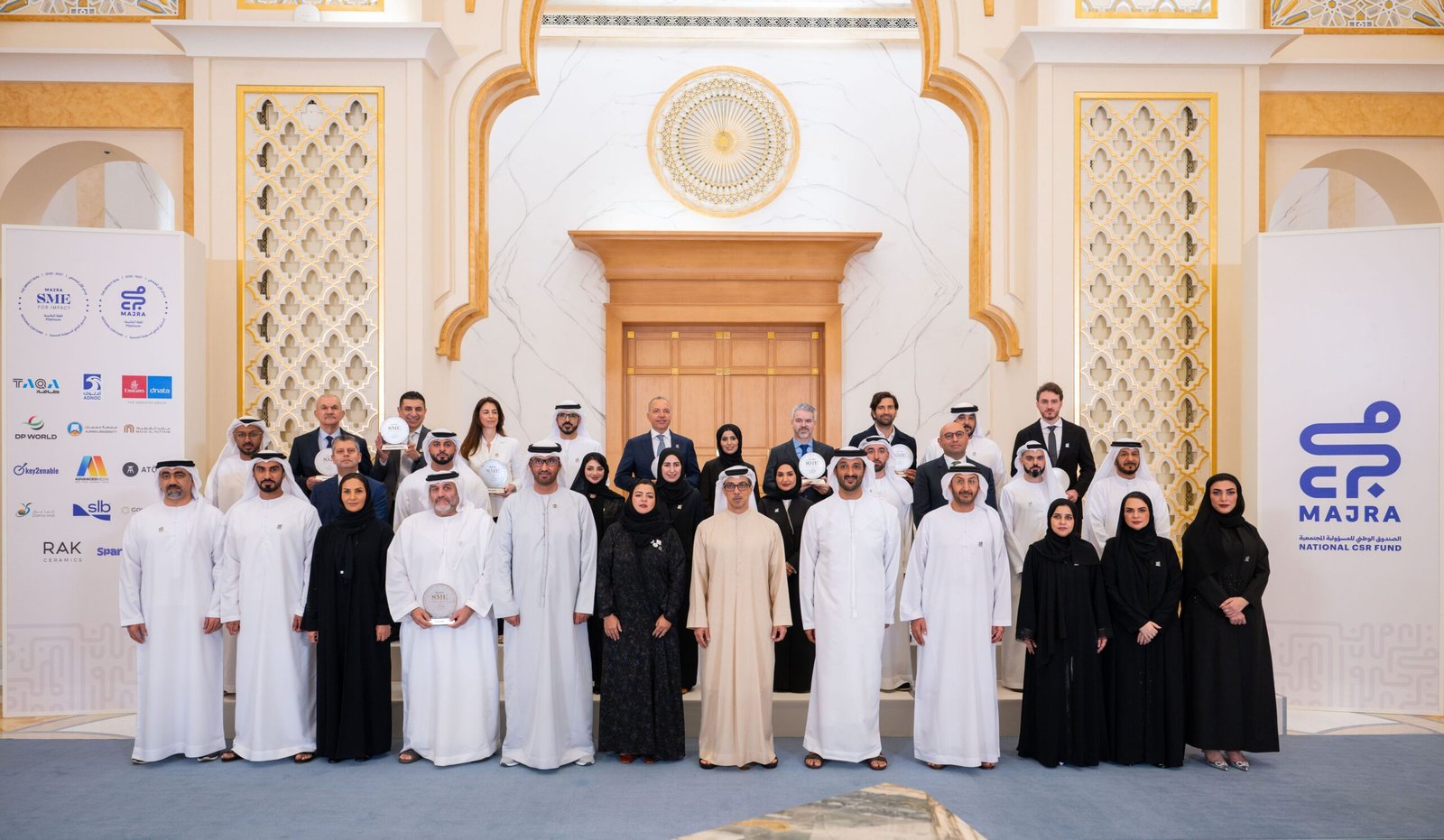 منصور بن زايد يطلق "إستراتيجية شركات الإمارات من أجل الخير2031" ويُكرّم الفائزين بـ "وسام الأثر المجتمعي" 1 منصور بن زايد