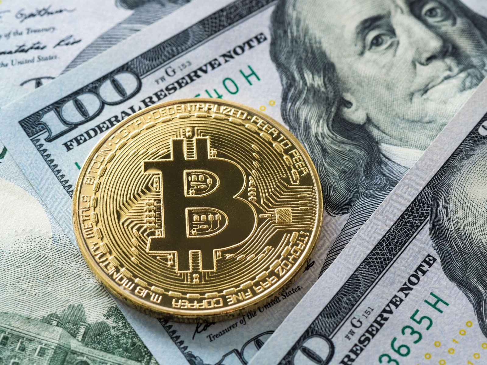الدولار يرتفع والعملات المشفرة تتراجع 1 الدولار