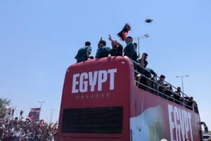 بالصور.. استقبال رسمي وشعبي للفراعنة بعد إنجاز المونديال 2 بالصور.. استقبال رسمي وشعبي للفراعنة بعد إنجاز المونديال