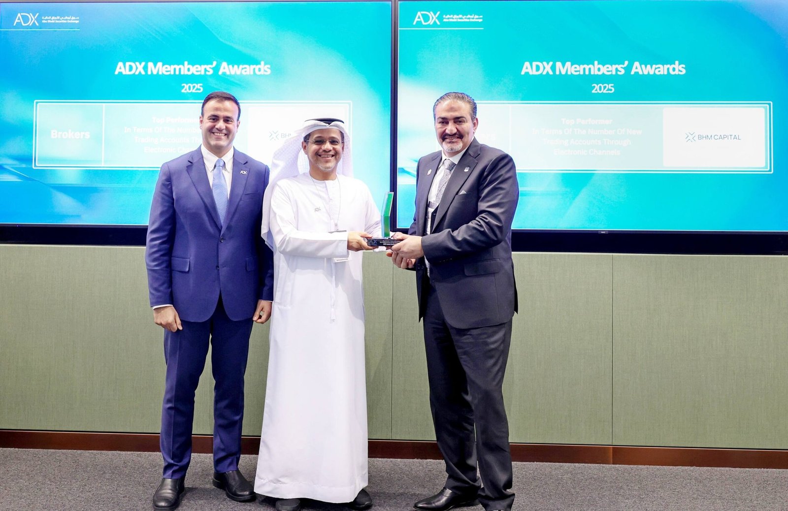 تكريم «بي إتش إم كابيتال» بجائزتي الريادة وأفضل أداء ضمن جوائز أعضاء سوق أبوظبي للأوراق المالية 2025 في بلومبرغ 1 بي إتش إم كابيتال