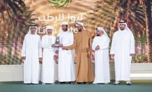 تتويج الفائزين بمزاينة «رطب الشيشي» في «ليوا للرطب» 4 تتويج الفائزين بمزاينة «رطب الشيشي» في «ليوا للرطب»