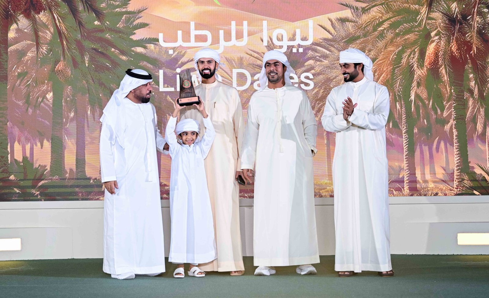 «ليوا للرطب» يحتفي بإنتاج الموسم ويتوّج الفائزين بمزاينة «الخلاص» 1 «ليوا للرطب» يحتفي بإنتاج الموسم ويتوّج الفائزين بمزاينة «الخلاص»