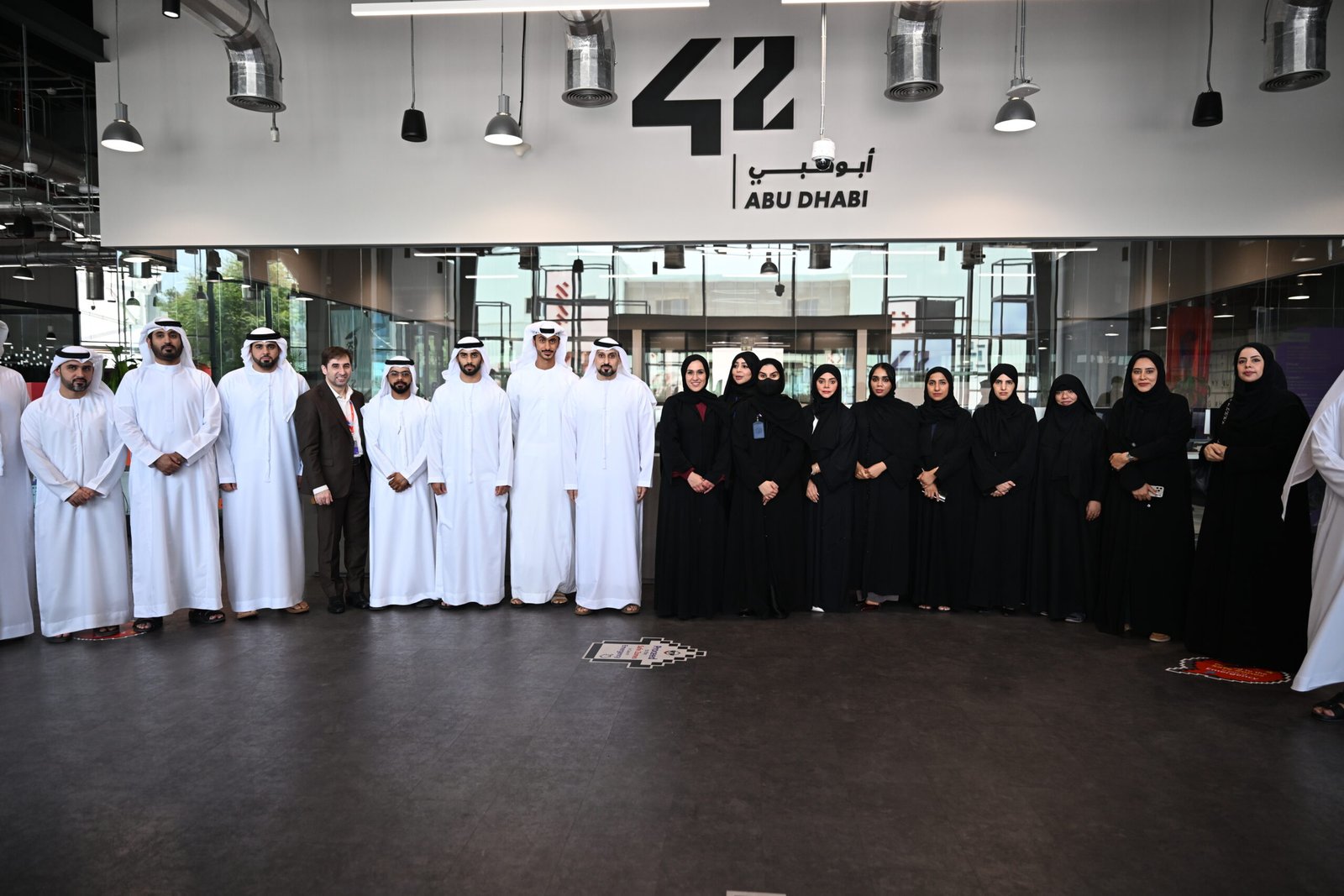 شرطة أبوظبي و«أبوظبي 42» تبحثان تعزيز الشراكة في مشاريع الجاهزية للمستقبل 1 شرطة أبوظبي