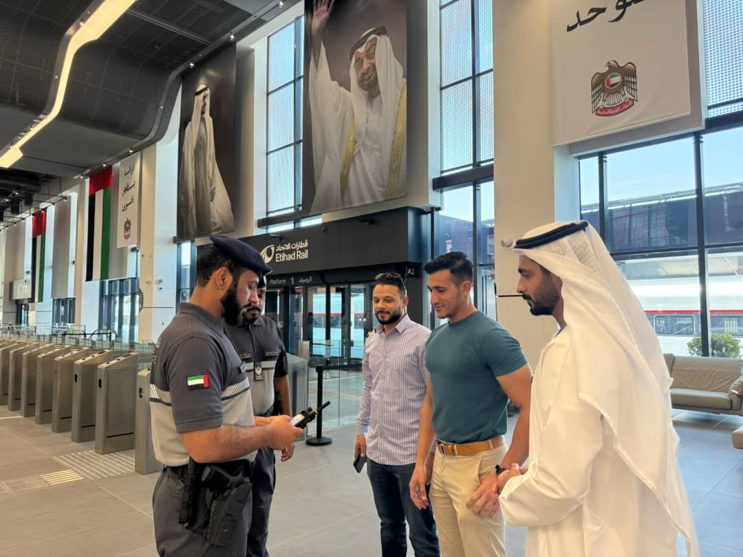 «شرطة أبوظبي» تعزز المنظومة الأمنية في شبكة السكك الحديدية لقطار الاتحاد 1 «شرطة أبوظبي» تعزز المنظومة الأمنية في شبكة السكك الحديدية لقطار الاتحاد