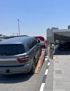 شرطة دبي تضبط سائقاً تعمد إزالة لوحات مركبته وقادها بسرعة تجاوزت 230 كم/ساعة 3 شرطة دبي تضبط سائقاً تعمد إزالة لوحات مركبته وقادها بسرعة تجاوزت 230 كم/ساعة