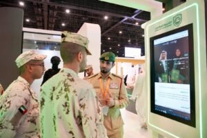 إقبال على منصة شرطة دبي في معرض الخدمة الوطنية للتوظيف 4 إقبال على منصة شرطة دبي في معرض الخدمة الوطنية للتوظيف