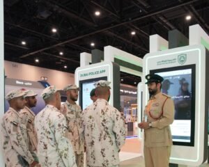 إقبال على منصة شرطة دبي في معرض الخدمة الوطنية للتوظيف 3 إقبال على منصة شرطة دبي في معرض الخدمة الوطنية للتوظيف