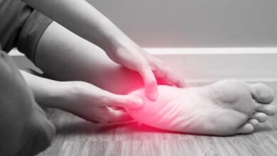 ألم القدم بعد الاستيقاظ .. أسبابه وطرق علاجه