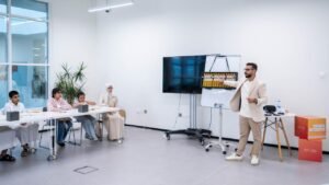 دائرة المالية تختتم مخيم «تحدي الأباكوس» بتنمية مهارات المستقبل لدى 39 مشاركاً ضمن «صيفنا سعادة 2026» 2 دائرة المالية تختتم مخيم «تحدي الأباكوس» بتنمية مهارات المستقبل لدى 39 مشاركاً ضمن «صيفنا سعادة 2026»