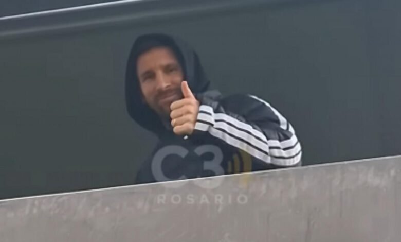 باللون الأسود.. ميسي يظهر لأول مرة بعد خيبة كأس العالم 11 باللون الأسود.. ميسي يظهر لأول مرة بعد خيبة كأس العالم
